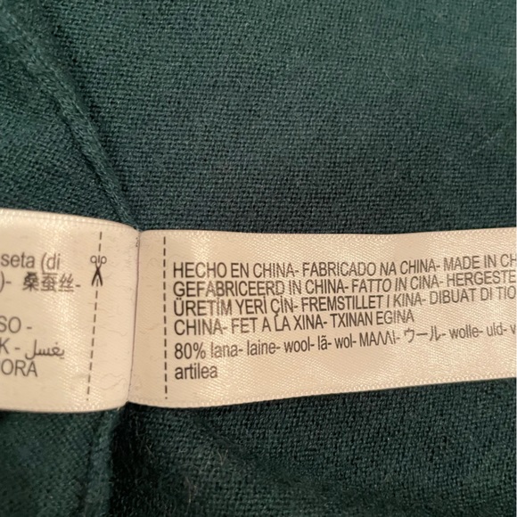 Massimo Dutti wool/silk oversized turtleneck sweater in emerald green - Picture 7 of 8